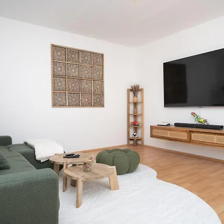 Mango - Mit Balkon Апартаменты *